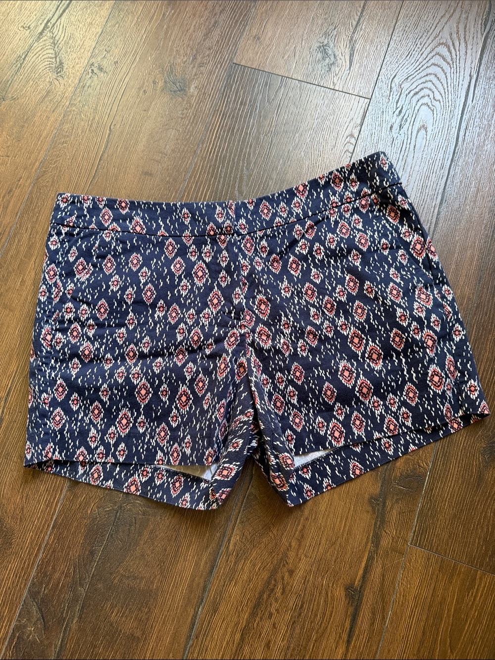 Kenar Navy Shorts with Red Geometric Print